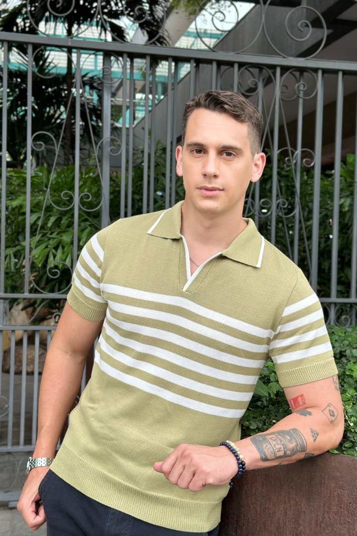 Polo búlgara pistacho con líneas blancas